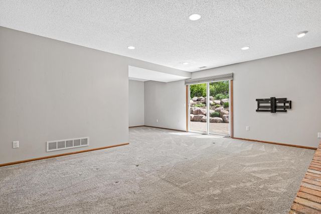 13880 Pennock Avenue, Apple Valley, MN 55124