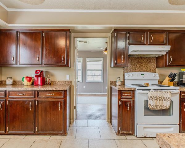 118 Cedar Vale Road, Bay City, TX 77414