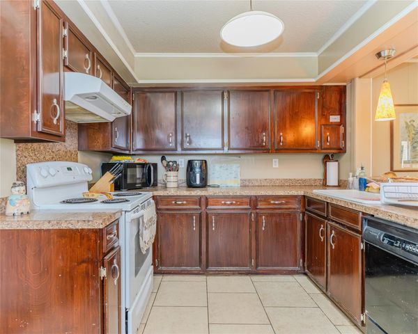 118 Cedar Vale Road, Bay City, TX 77414