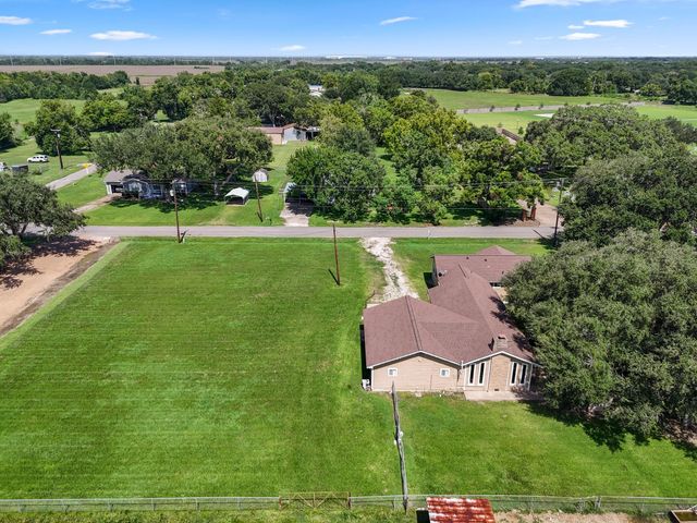 118 Cedar Vale Road, Bay City, TX 77414
