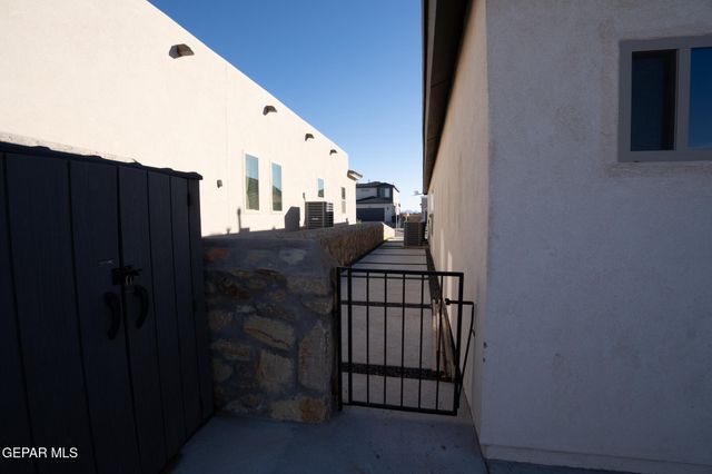 633 LOGWOOD Avenue, Canutillo, TX 79835