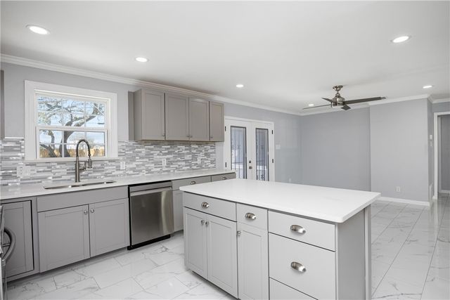 615 E Ligustrum Blvd, Robstown, TX 78380