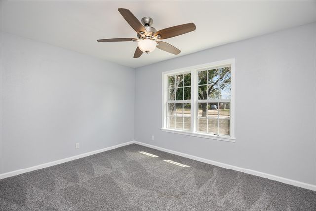 615 E Ligustrum Blvd, Robstown, TX 78380