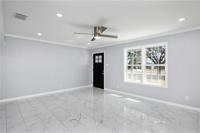 615 E Ligustrum Blvd, Robstown, TX 78380