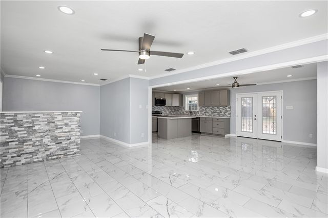 615 E Ligustrum Blvd, Robstown, TX 78380