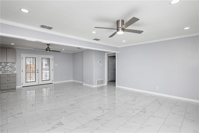 615 E Ligustrum Blvd, Robstown, TX 78380