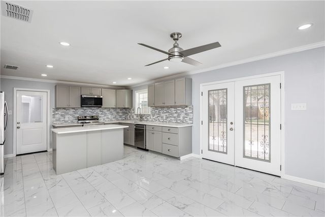 615 E Ligustrum Blvd, Robstown, TX 78380