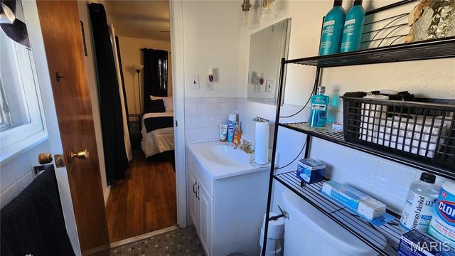 1831 Longford Drive, St Louis, MO 63136