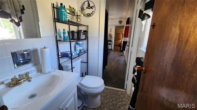 1831 Longford Drive, St Louis, MO 63136