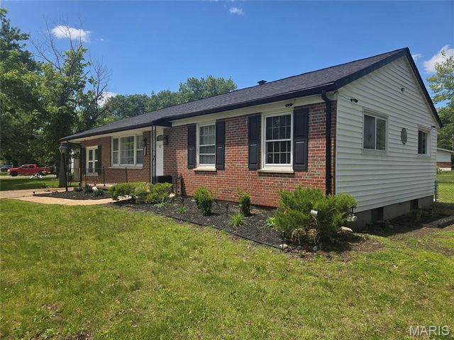 1831 Longford Drive, St Louis, MO 63136