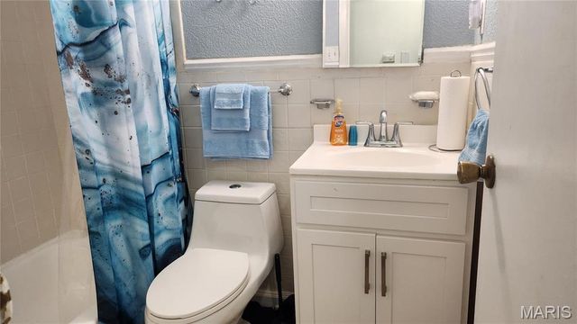 1831 Longford Drive, St Louis, MO 63136