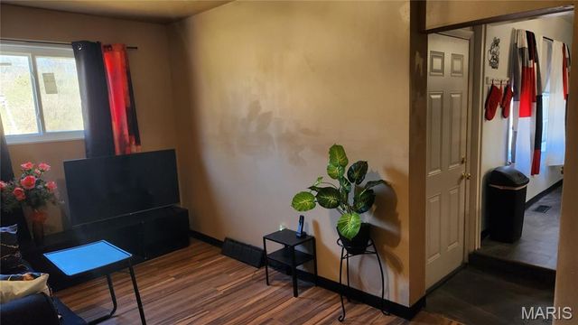 1831 Longford Drive, St Louis, MO 63136