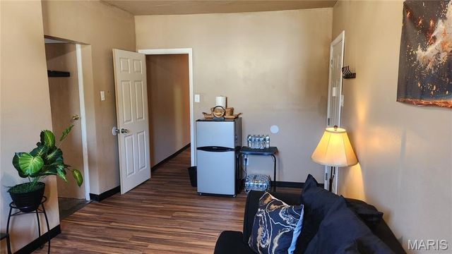 1831 Longford Drive, St Louis, MO 63136