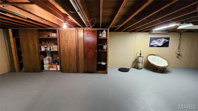 1831 Longford Drive, St Louis, MO 63136