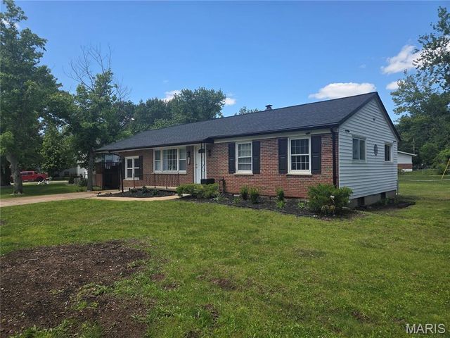 1831 Longford Drive, St Louis, MO 63136