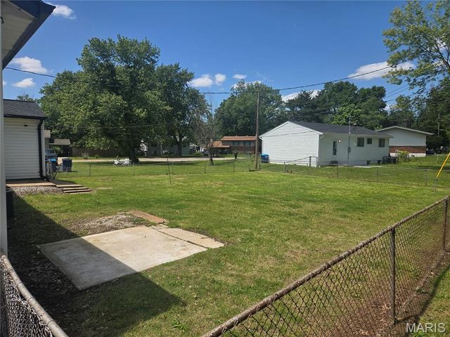 1831 Longford Drive, St Louis, MO 63136