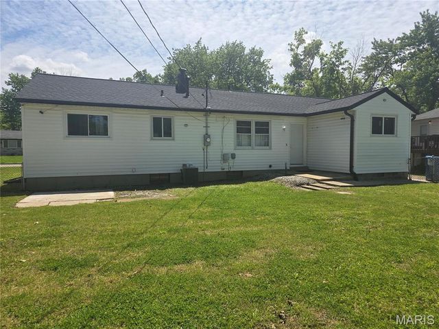 1831 Longford Drive, St Louis, MO 63136