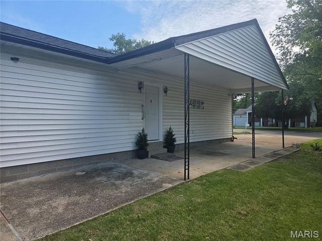 1831 Longford Drive, St Louis, MO 63136
