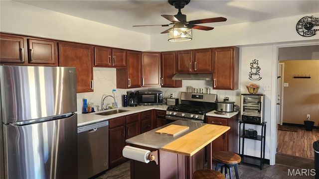 1831 Longford Drive, St Louis, MO 63136