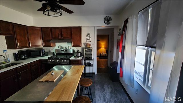 1831 Longford Drive, St Louis, MO 63136