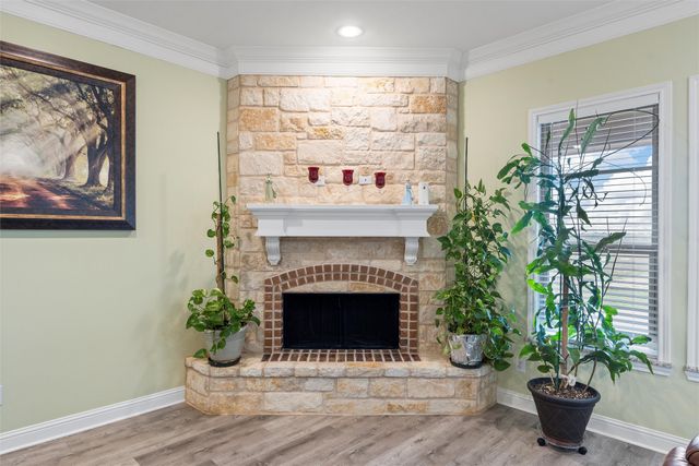 9072 N Lone Star Parkway, Crawford, TX 76638
