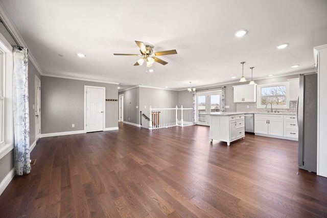 81 Grand Crossing Court, Somerset, KY 42503