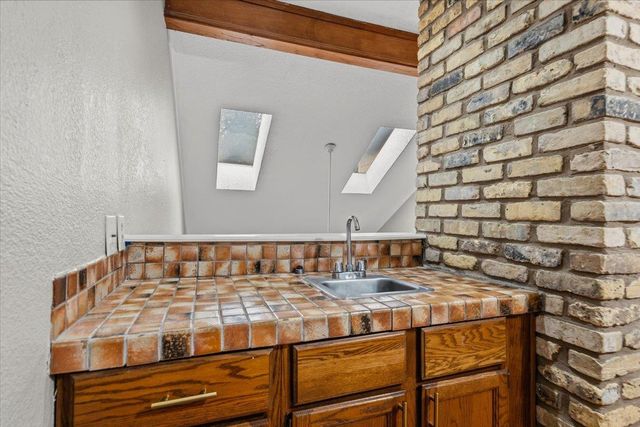 10819 Crown Colony DR 27, Austin, TX 78747