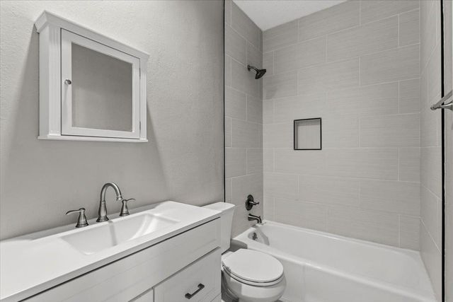 10819 Crown Colony DR 27, Austin, TX 78747