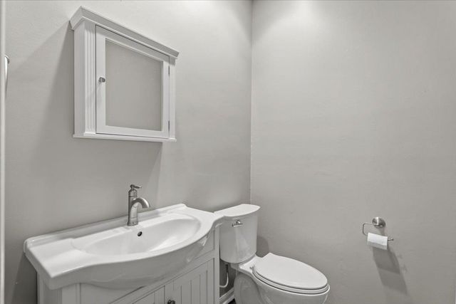 10819 Crown Colony DR 27, Austin, TX 78747