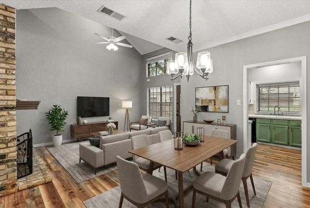 10819 Crown Colony DR 27, Austin, TX 78747