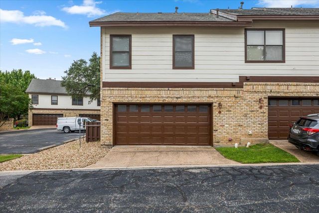 10819 Crown Colony DR 27, Austin, TX 78747