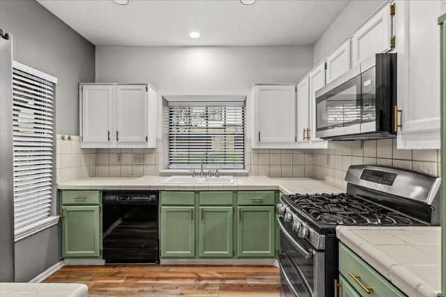 10819 Crown Colony DR 27, Austin, TX 78747