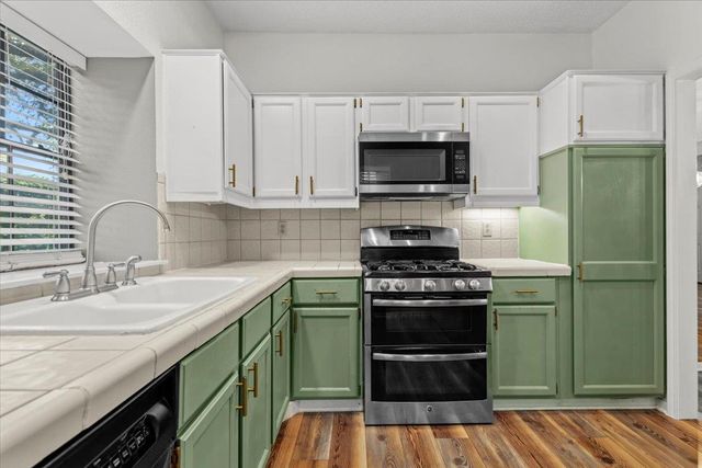 10819 Crown Colony DR 27, Austin, TX 78747