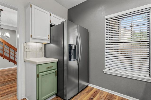 10819 Crown Colony DR 27, Austin, TX 78747