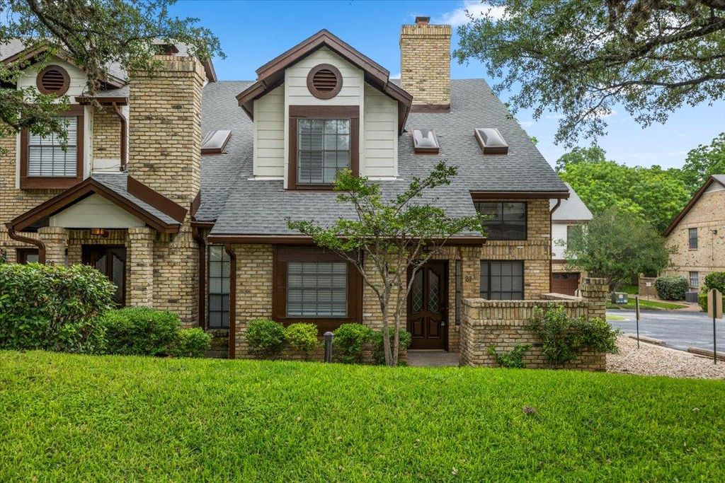 10819 Crown Colony DR 27, Austin, TX 78747