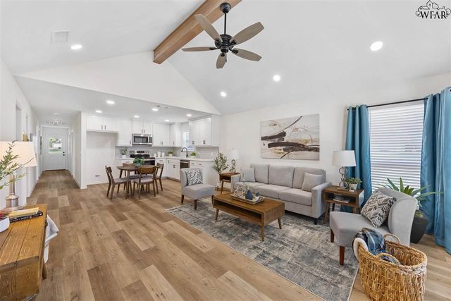 407 S CLAY STREET, Henrietta, TX 76365