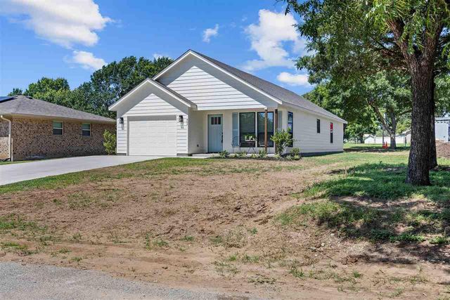 407 S CLAY STREET, Henrietta, TX 76365