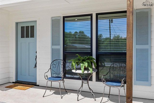407 S CLAY STREET, Henrietta, TX 76365
