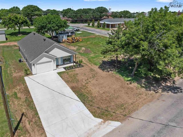 407 S CLAY STREET, Henrietta, TX 76365