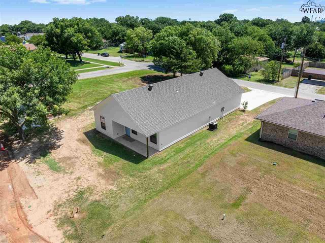 407 S CLAY STREET, Henrietta, TX 76365