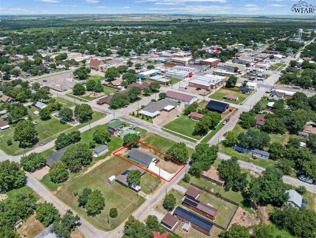 407 S CLAY STREET, Henrietta, TX 76365