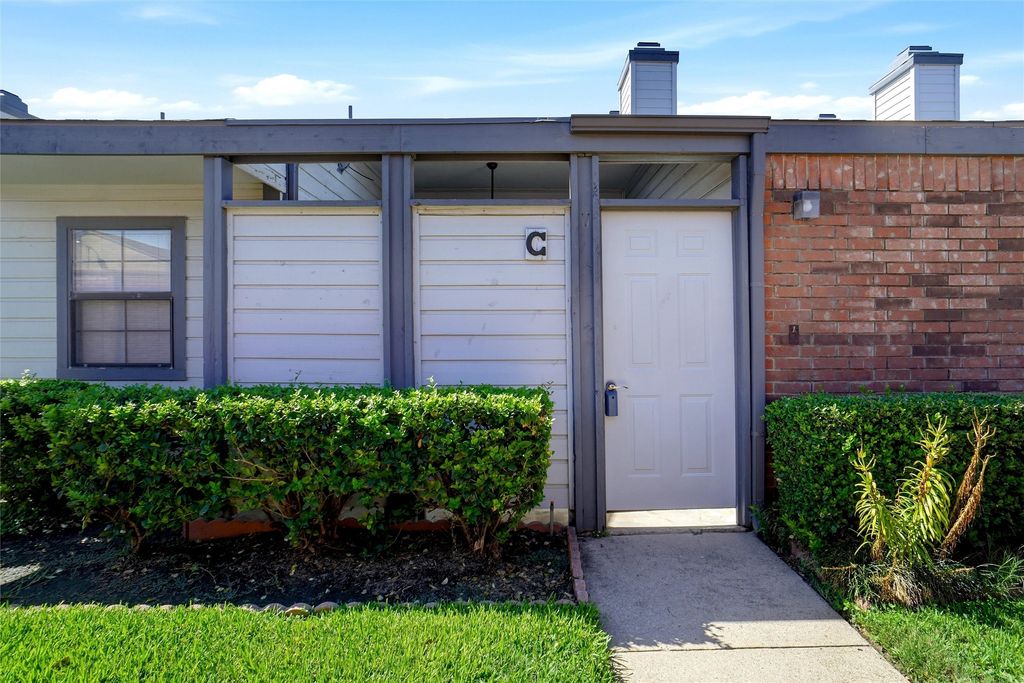 636 Bellaire Drive C, Hurst, TX 76053 — photo 2