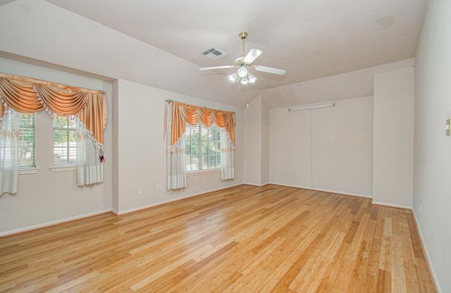 5415 Oak Falls Drive, Houston, TX 77066