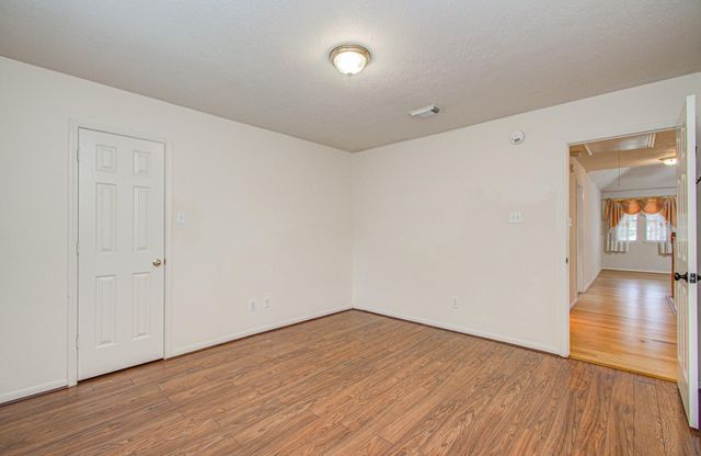 5415 Oak Falls Drive, Houston, TX 77066