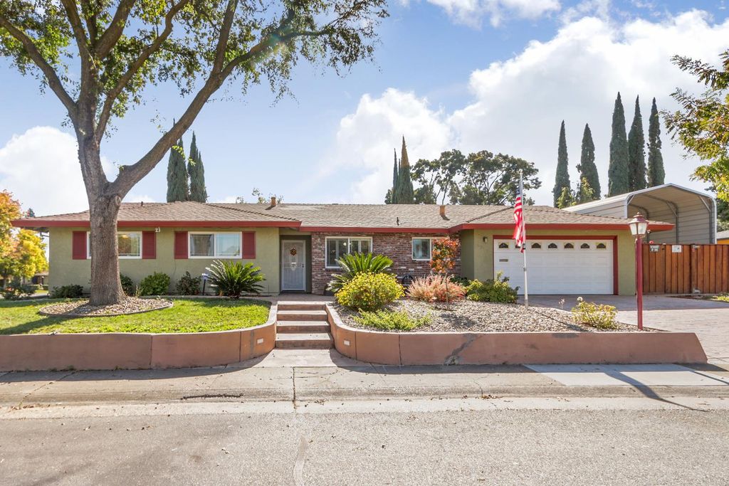 9018 El Oro Plaza Dr, Elk Grove, CA 95624