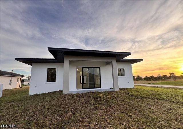 1027 Kismet PKWY W, Cape Coral, FL 33993