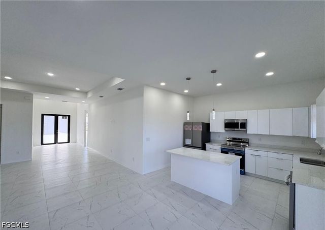 1027 Kismet PKWY W, Cape Coral, FL 33993
