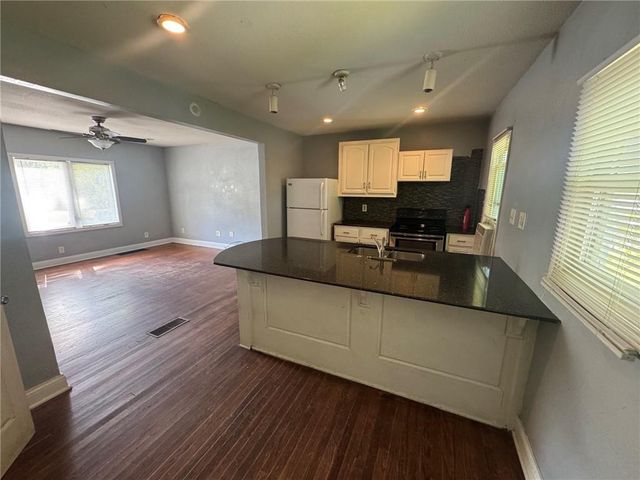 124 S Forest Avenue, Independence, MO 64050