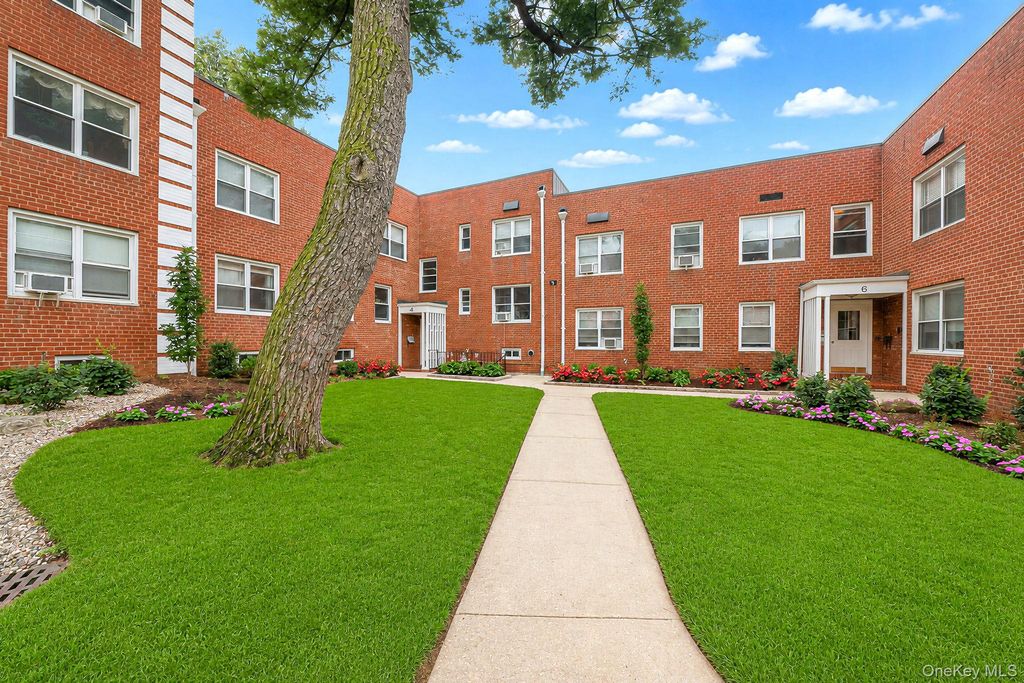 4 Edwards St 1E, Roslyn Heights, NY 11577 — photo 4