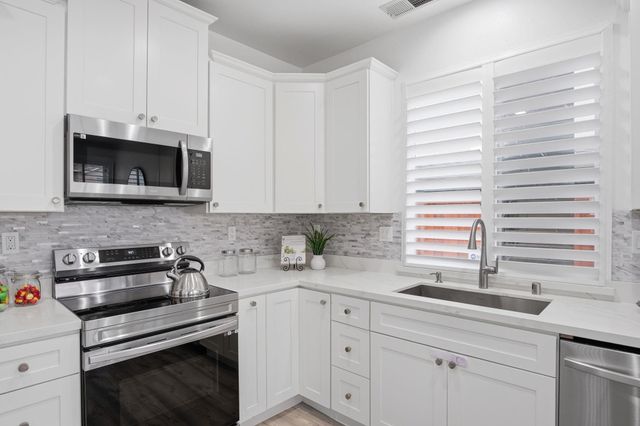 1294 Dover Ln, Tracy, CA 95377